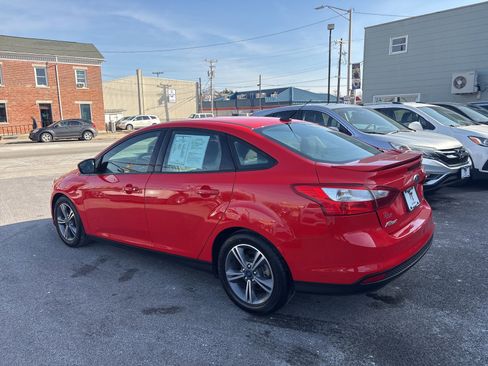 Used 2014 Ford Focus SE w/ SE Sport Package image 2