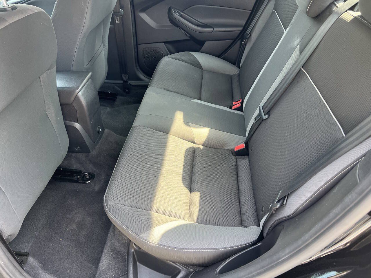 Used 2012 Ford Focus SE FWD image 12