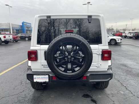 Used 2025 Jeep Wrangler Unlimited Sahara AWD/4WD image 32