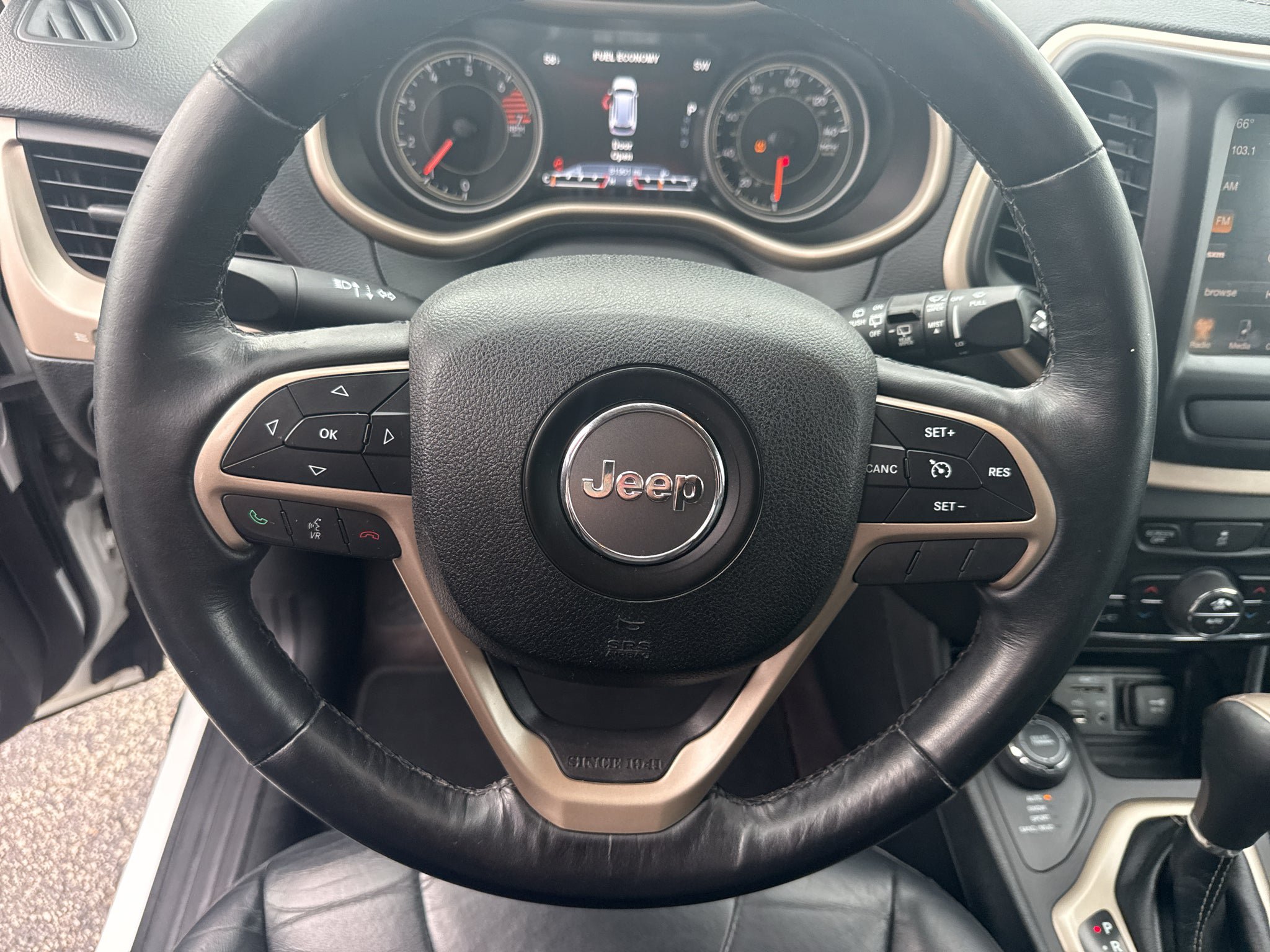 Used 2016 Jeep Cherokee Limited AWD/4WD image 5