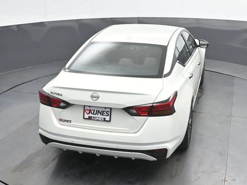 Used 2025 Nissan Altima 2.5 SV FWD image 29