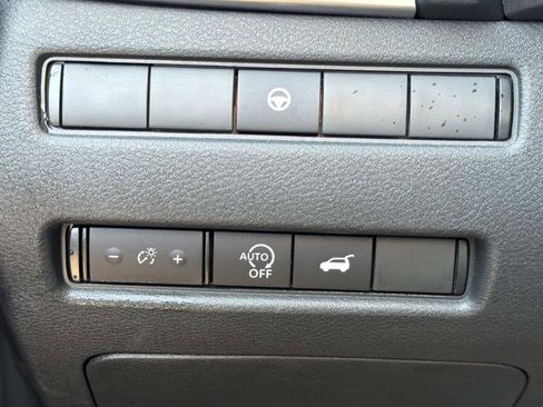 Used 2024 Nissan Rogue SV image 25