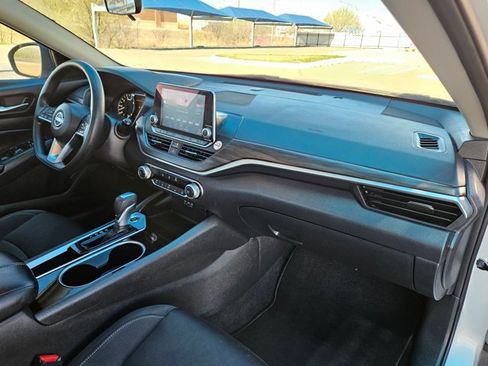Used 2024 Nissan Altima 2.5 SV image 21