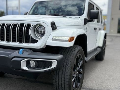 Used 2024 Jeep Wrangler Unlimited Sahara w/ Technology Group AWD/4WD image 10