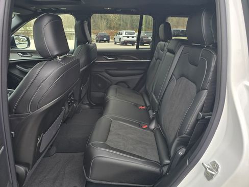 New 2026 Jeep Grand Cherokee Altitude AWD/4WD image 11