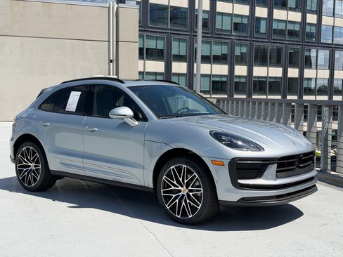 Used 2026 Porsche Macan AWD/4WD image 9
