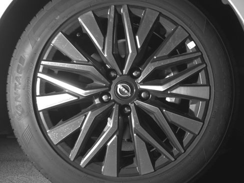 Used 2025 Nissan Altima 2.5 SV FWD image 13