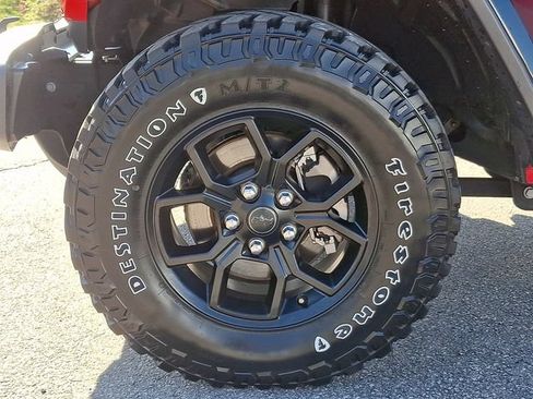 Used 2024 Jeep Gladiator Overland AWD/4WD image 9