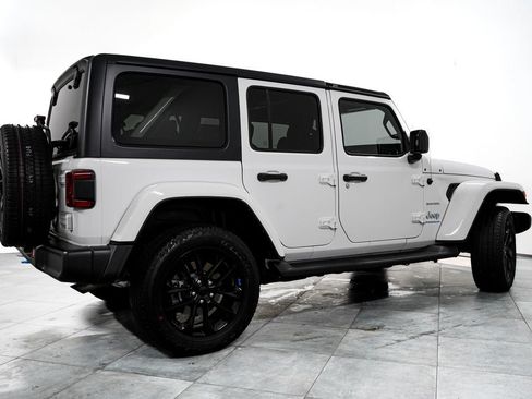 Used 2023 Jeep Wrangler Unlimited Sahara w/ Cold Weather Group AWD/4WD image 7