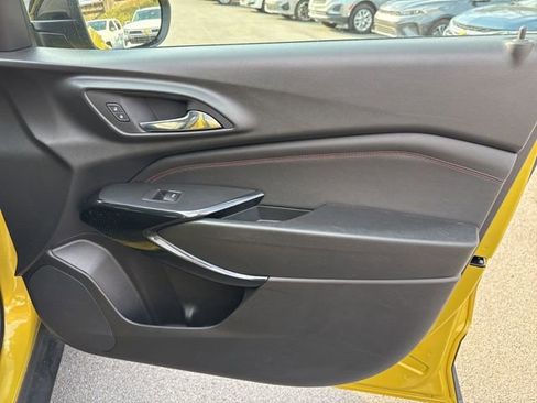 Used 2024 Chevrolet Trax RS w/ Sunroof Package image 15