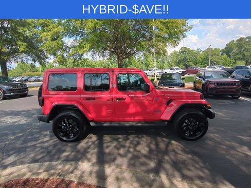 Used 2025 Jeep Wrangler Unlimited Sahara AWD/4WD image 6