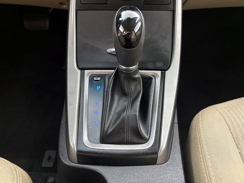 Used 2016 Hyundai Elantra SE FWD image 17