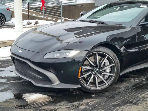 Used 2020 Aston Martin V8 Vantage Coupe RWD image 2