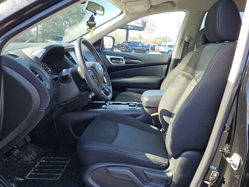 Used 2020 Nissan Pathfinder S image 3