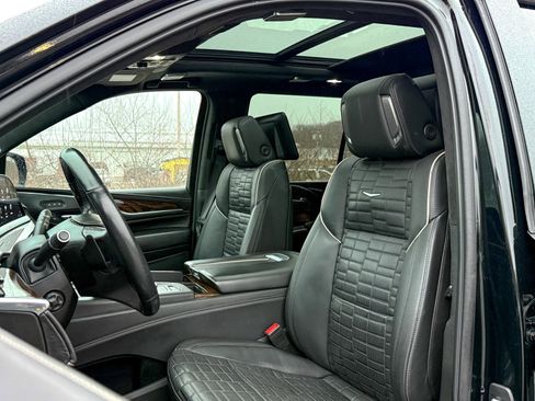 Used 2021 Cadillac Escalade Sport Platinum w/ LPO, ONYX Package image 16