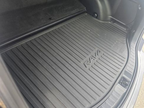 Used 2018 Toyota RAV4 XLE w/ Convenience Package AWD/4WD image 10