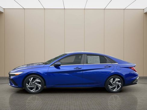 Certified 2025 Hyundai Elantra Limited image 2