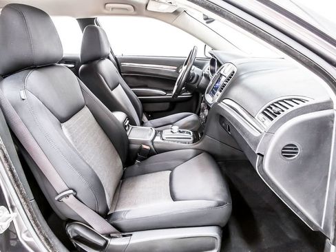 Used 2021 Chrysler 300 Touring w/ Sport Appearance Package RWD image 32