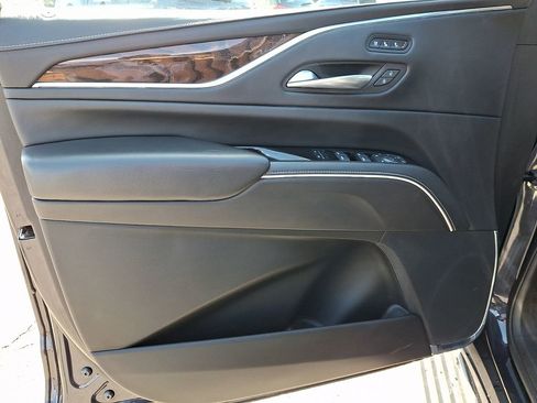 Used 2022 Cadillac Escalade ESV Sport Platinum image 14