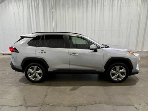 Used 2019 Toyota RAV4 Limited AWD/4WD image 3
