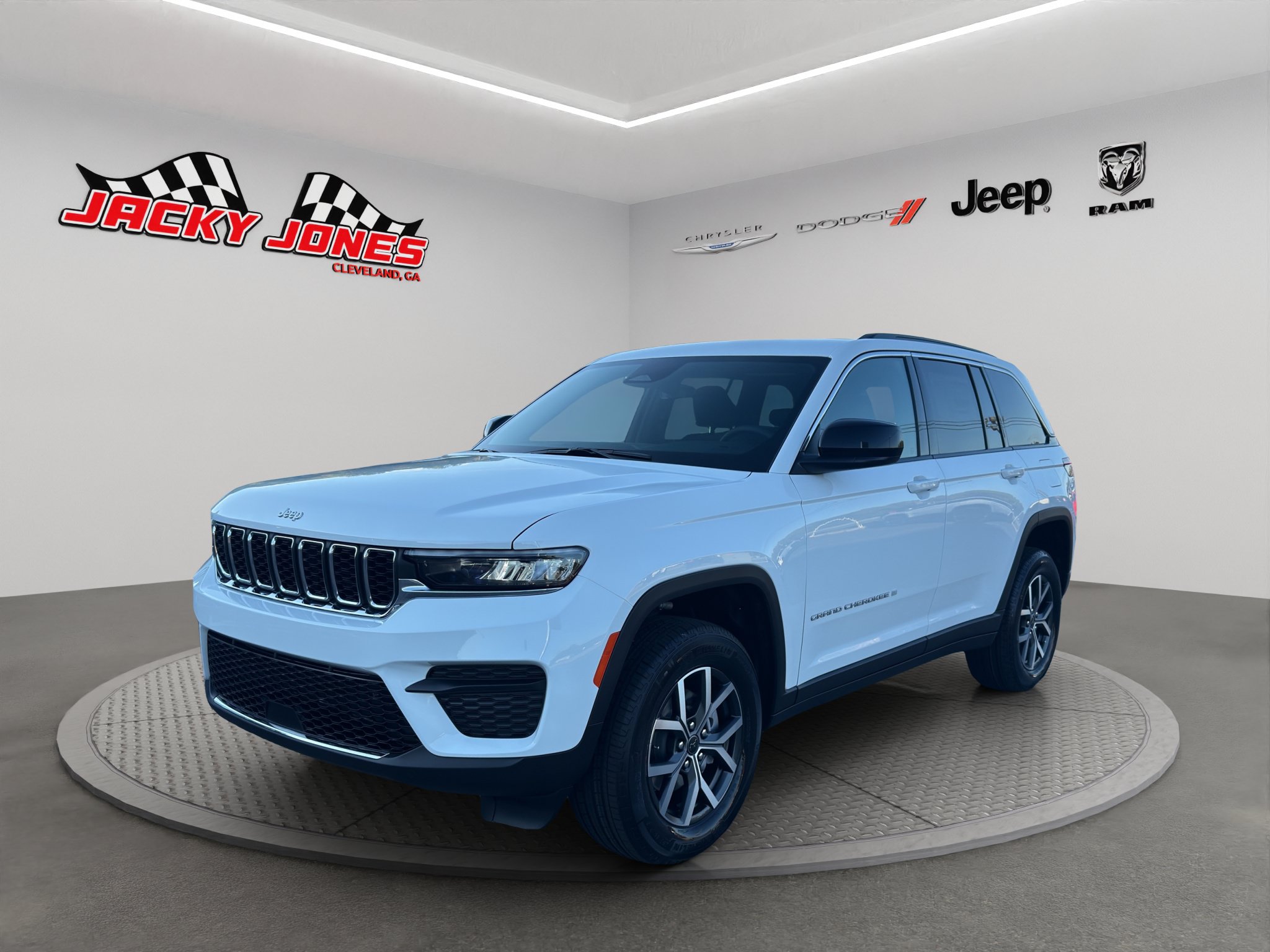 New 2027 Jeep Grand Cherokee Laredo RWD image 2