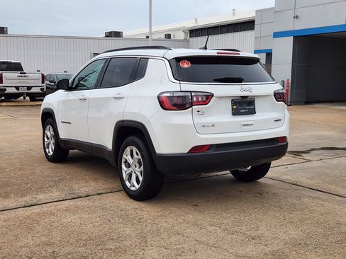 Used 2024 Jeep Compass Latitude AWD/4WD image 8