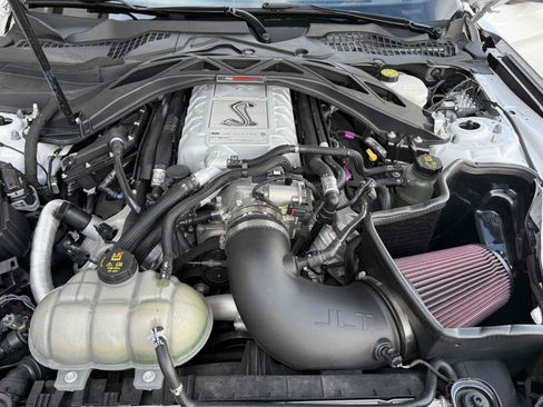 Used 2021 Ford Mustang Shelby GT500 w/ Carbon Fiber Track Pack image 14