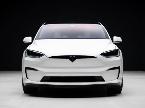 Used 2023 Tesla Model X Plaid image 8