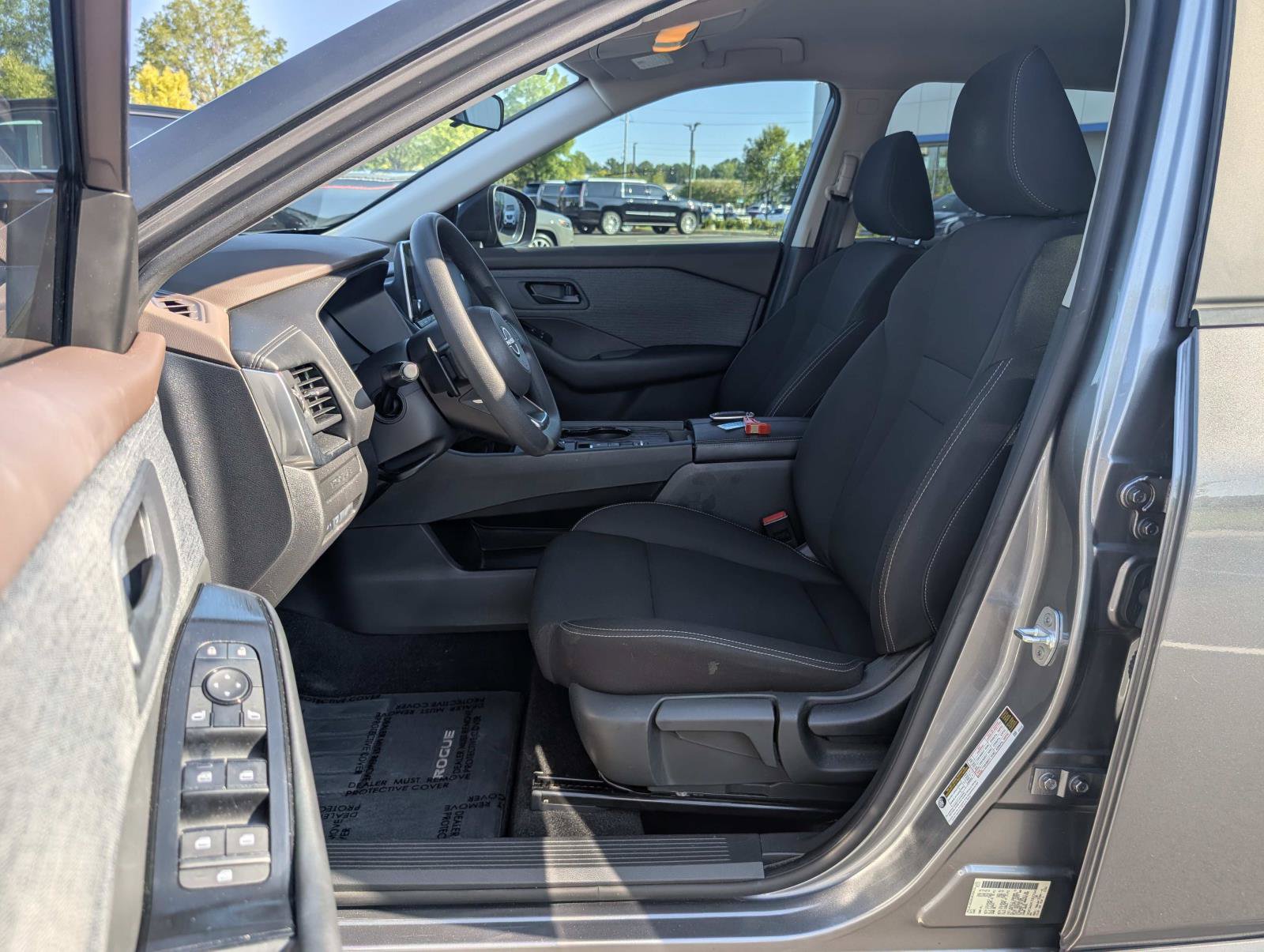 Used 2023 Nissan Rogue S FWD image 13