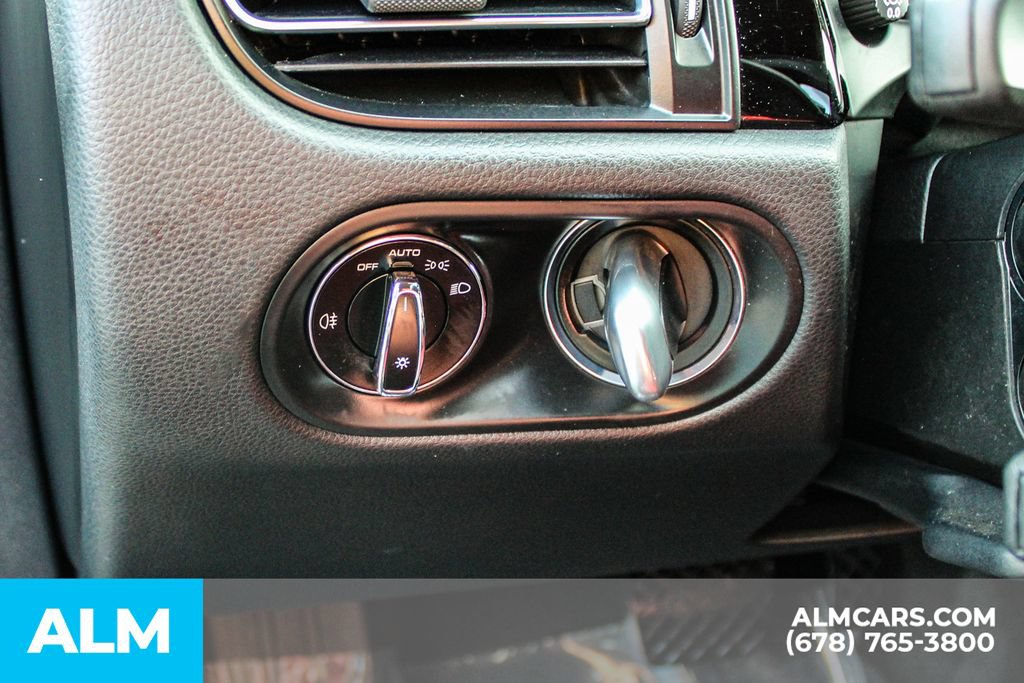 Used 2024 Porsche Macan AWD/4WD image 29