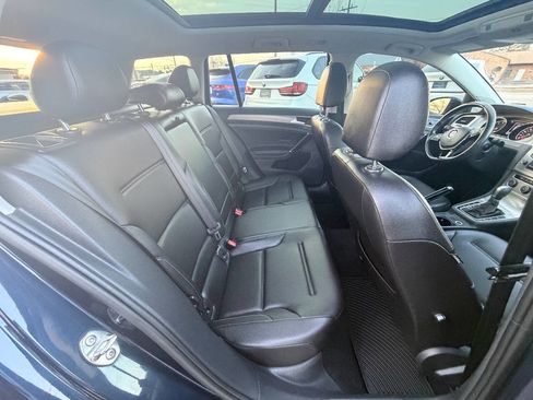 Used 2017 Volkswagen Golf SE image 7