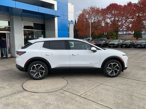 New 2026 Chevrolet Equinox EV LT image 10