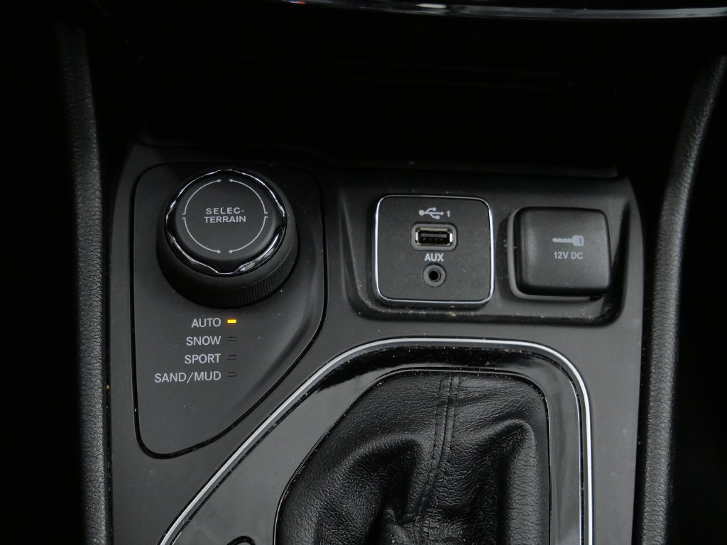 Certified 2021 Jeep Cherokee Limited w/ Elite Package AWD/4WD image 29