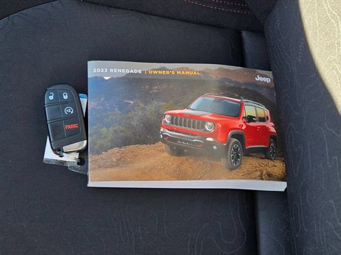 Used 2022 Jeep Renegade Trailhawk AWD/4WD image 11