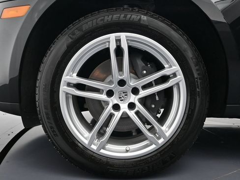 Certified 2026 Porsche Macan AWD/4WD image 26
