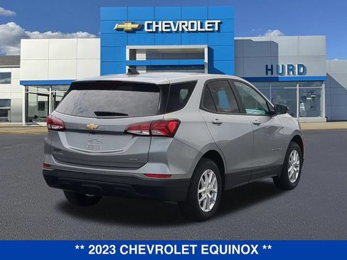 Used 2023 Chevrolet Equinox LS w/ LS Convenience Package AWD/4WD image 4