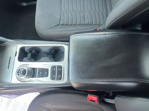 Used 2020 Ford Explorer XLT RWD image 12