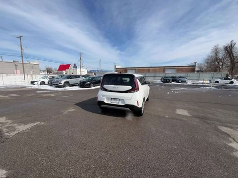 Used 2025 Kia Soul LX w/ LX Technology Package image 15