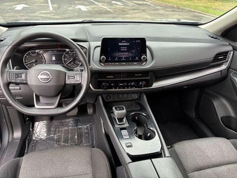 Used 2025 Nissan Rogue SV FWD image 29