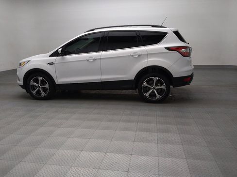 Used 2017 Ford Escape SE w/ Equipment Group 201A FWD image 3