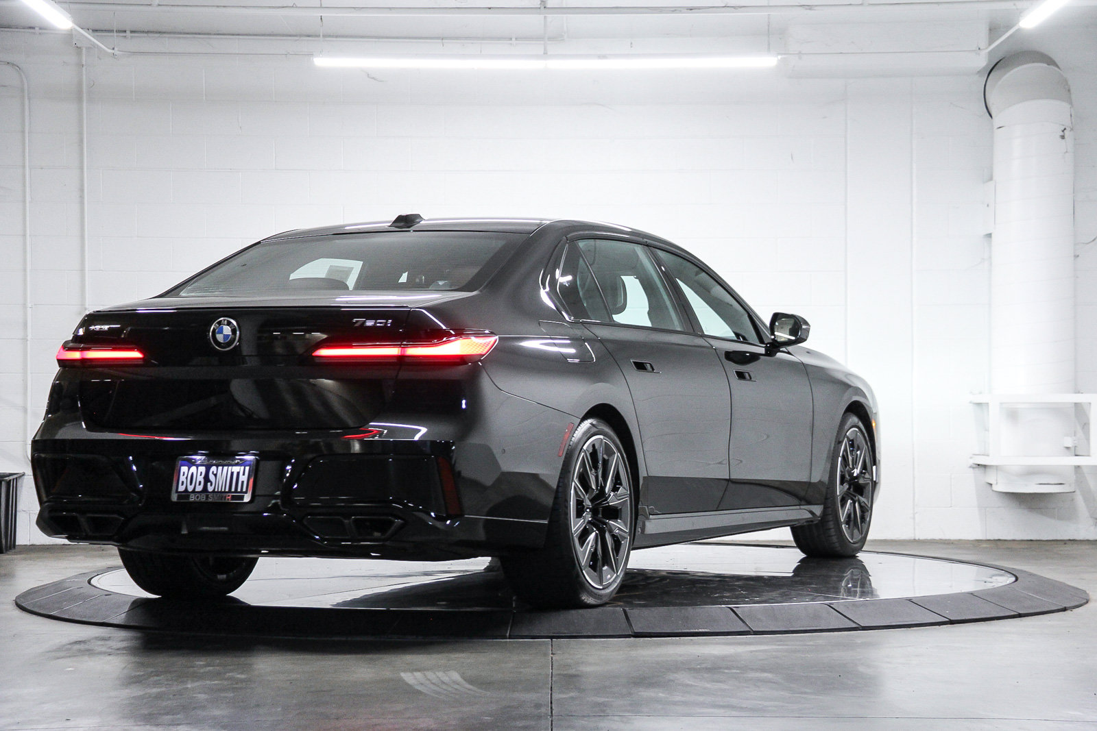 Certified 2024 BMW 760i xDrive w/ Executive Package AWD/4WD image 6
