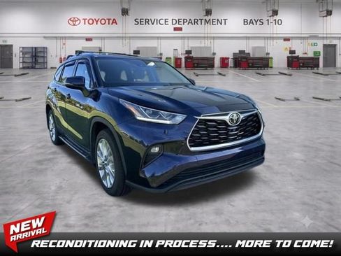 Used 2022 Toyota Highlander Limited AWD/4WD image 1