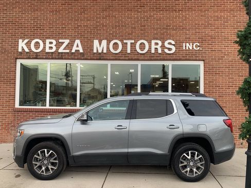 Used 2023 GMC Acadia SLE w/ Driver Convenience Package image 2