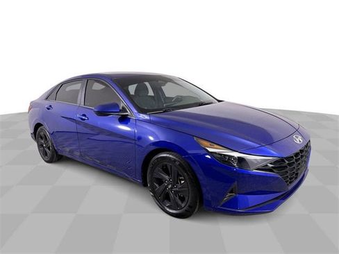 Used 2022 Hyundai Elantra SEL w/ Convenience Package image 2