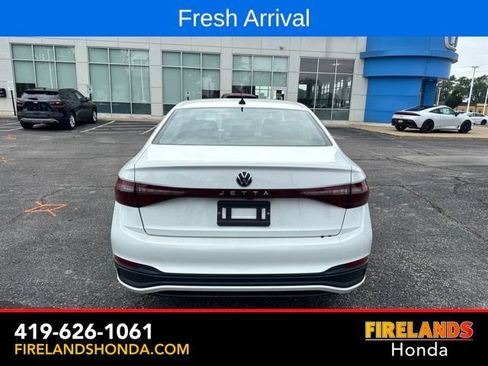 Used 2026 Volkswagen Jetta Sport FWD image 4