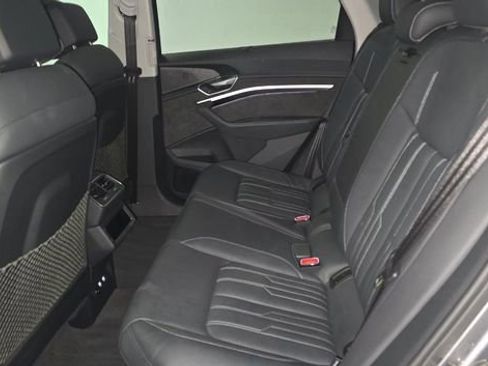 Used 2019 Audi e-tron Prestige w/ Prestige Package image 6