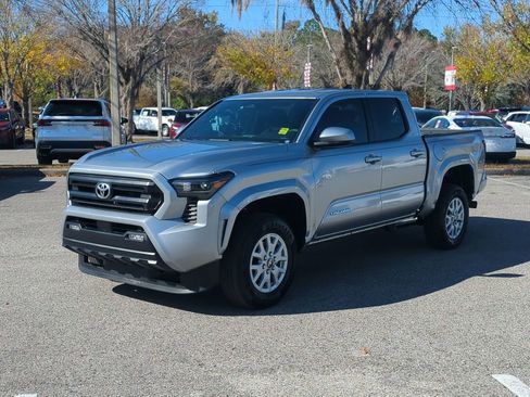 Used 2025 Toyota Tacoma SR5 image 1