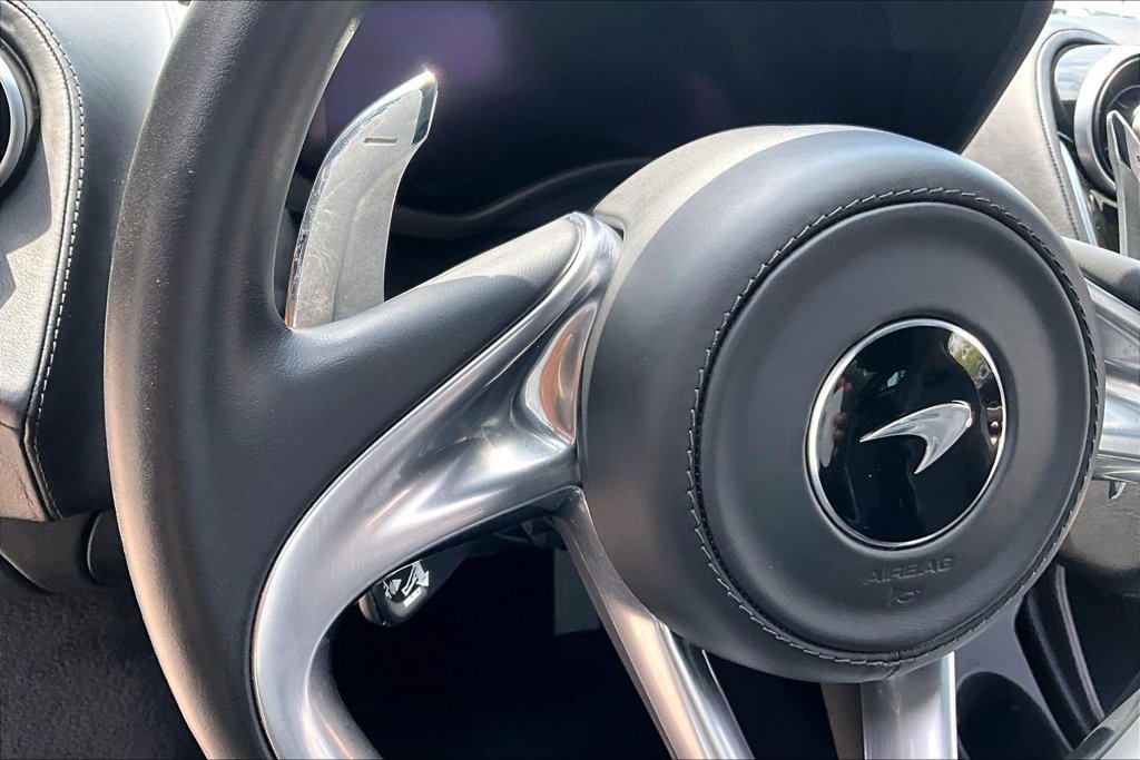 Used 2023 McLaren GT RWD image 23