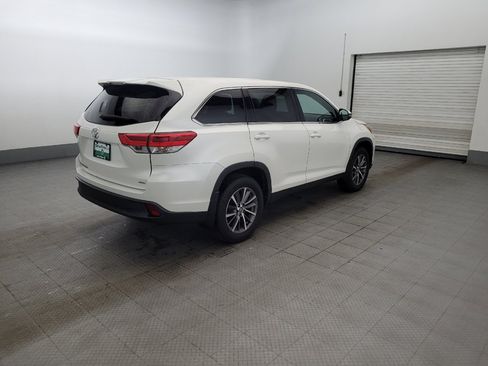 Used 2019 Toyota Highlander LE AWD/4WD image 10