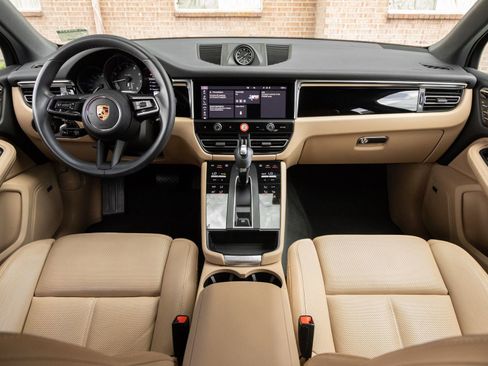 Certified 2023 Porsche Macan AWD/4WD image 12